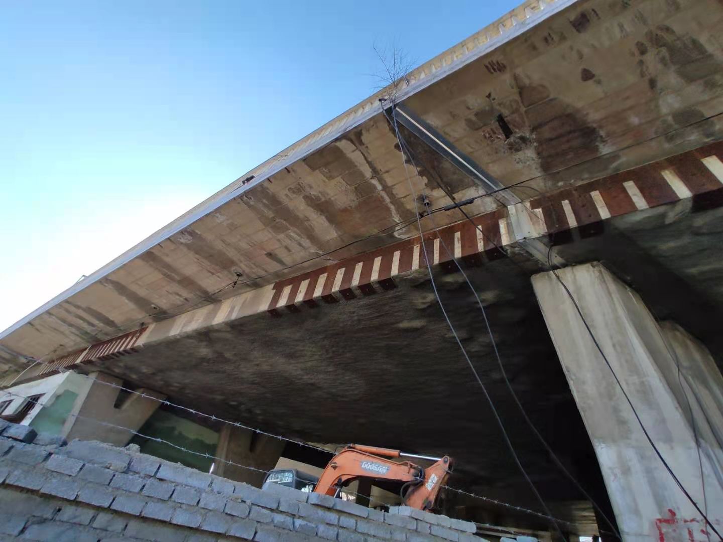 新州镇桥梁粘钢加固的四大特性
